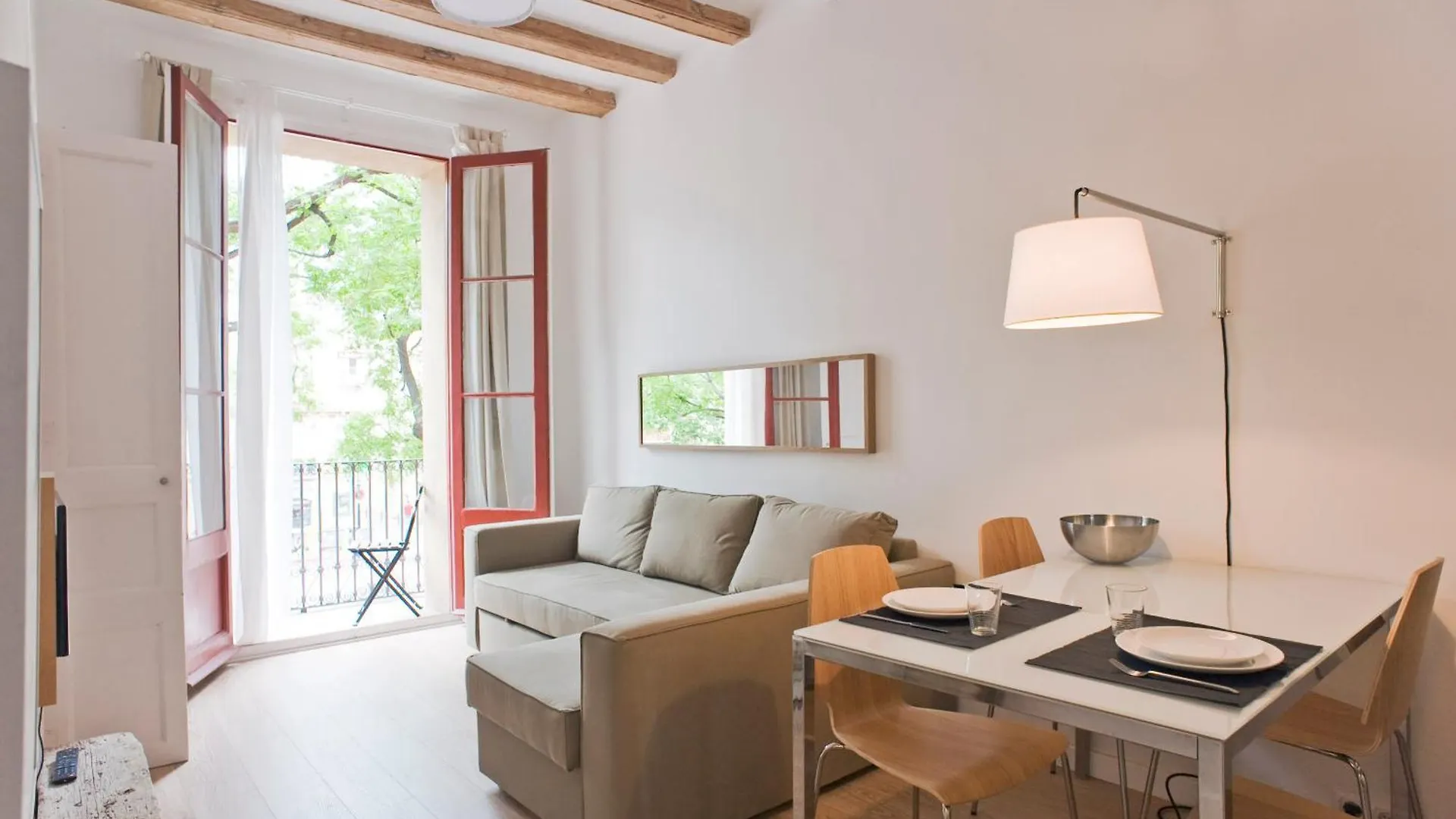 Sunny Apartment On The Square Barcelona 0*,  Spanje