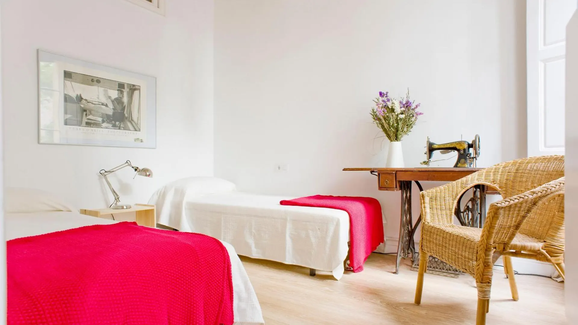 Sunny Apartment On The Square Barcelona 0*,